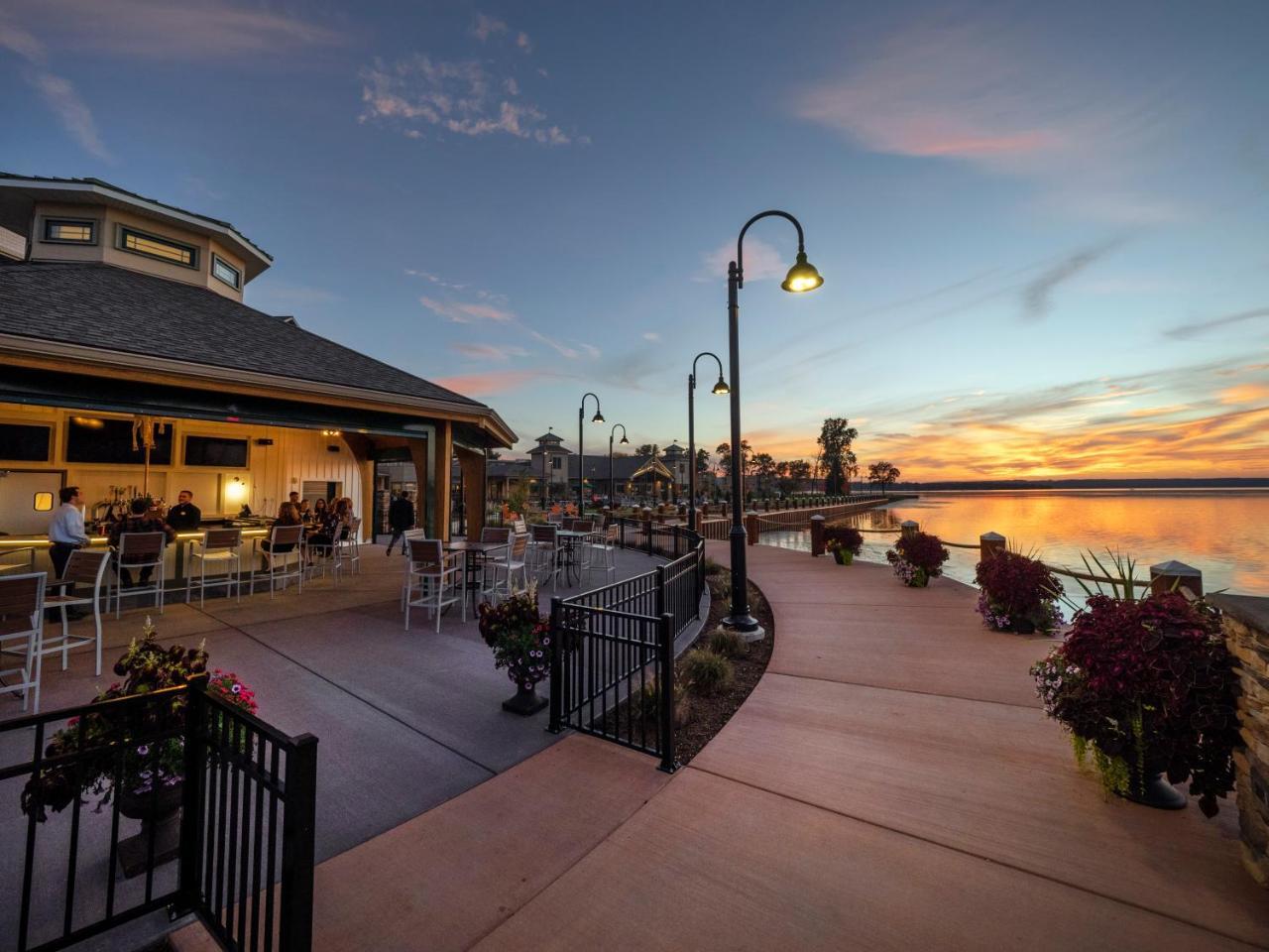 Chautauqua Harbor Hotel - Jamestown Celoron Zewnętrze zdjęcie